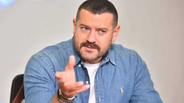 كلمة غير محسوبة تقود عمرو يوسف للاعتذار العلني وتثير ضجة بين الجمهور