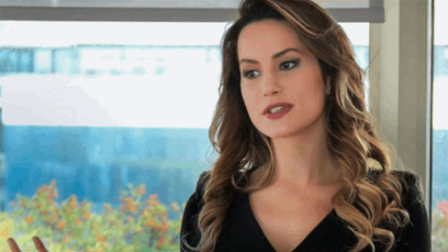 نجمة تركيّة معروفة تكشف اعتداء زوجها عليها بالضرب وتشعل مواقع التواصل