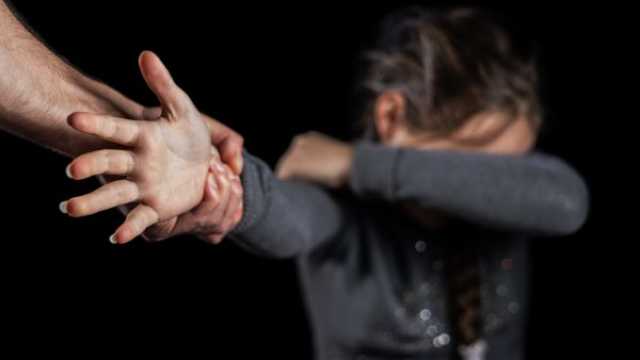 فيديو: رجل يجرّ امرأة في شوارع تركيا!