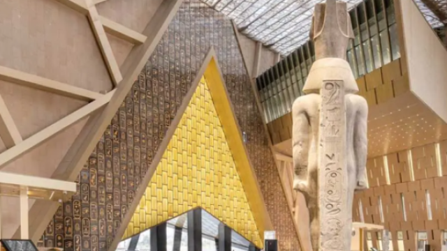 ما حقيقة زيادة رسوم تأشيرة الدخول إلى مصر؟