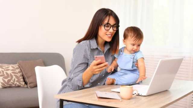 أفضل عبارات تهنئة بعيد العمال للأم