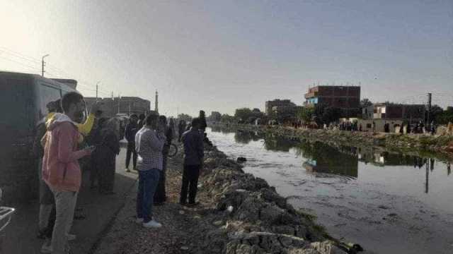 بالفيديو والصور: انهيار جسر يتسبب بكارثة في الإسماعيلية