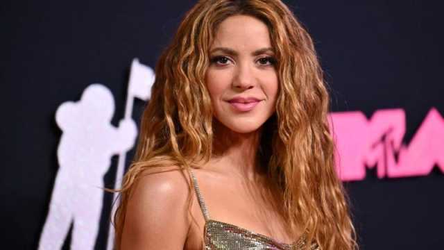 شاكيرا تُعايد جمهورها بصورة غريبة .. وتنقد فيلم باربي ولداي شعرا بالإهانة منه