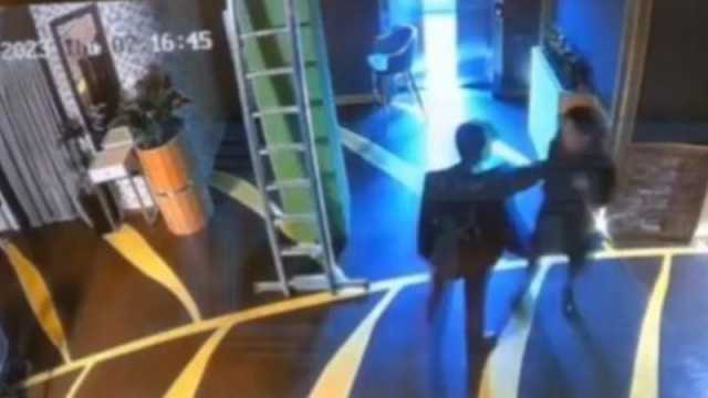 وزير سابق يواجه السجن بعد تسببه بقتل زوجته .. ركل وسحل فيديو صادم