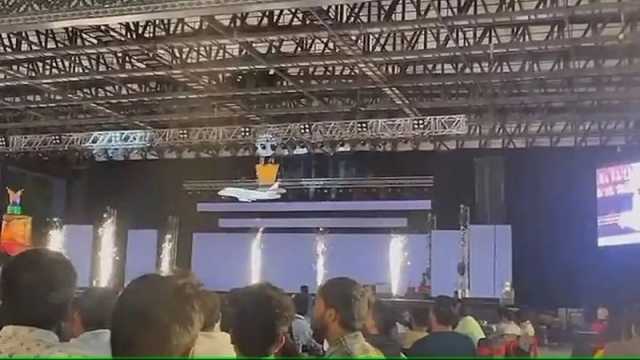 فيديو مأساوي: مصرع رئيس شركة بعد سقوطه من 15 قدما أمام الجمهور