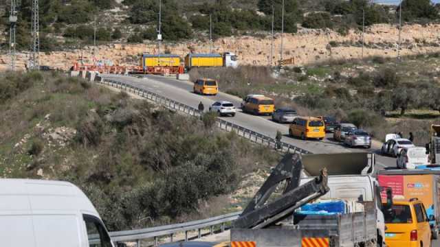 الجيش الإسرائيلي يعتقل طبيبين وممرضًا بزعم تنفيذهم هجوم مسلح