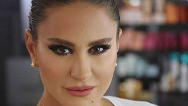ديمة قندلفت تروج للجزء الثاني من (العربجي):(شو عم يدور براس بدور؟)