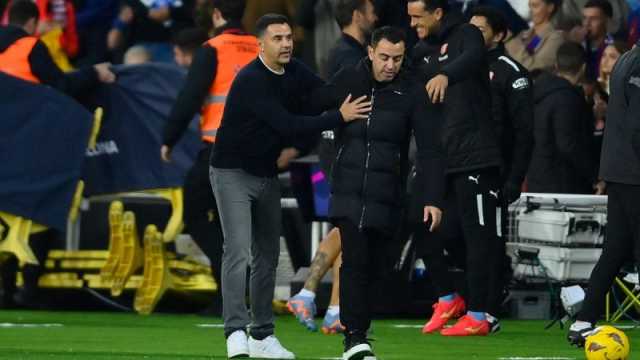 مدرب جيرونا يرد على شائعات ارتباطه بتدريب برشلونة الموسم القادم
