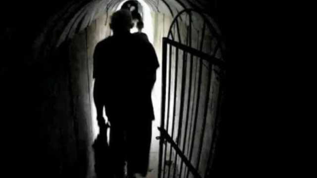 شاهد..يحيى السنوار يتجول في أنفاق غزة