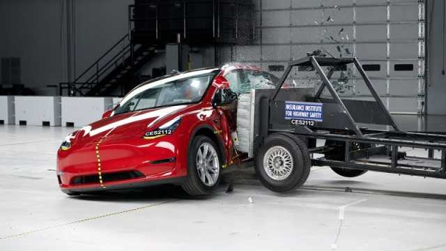 سيارة Tesla Model Y تحصل على أعلى تصنيف للسلامة من معهد IIHS