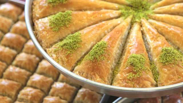5 أفكار مختلفة لتحضير البقلاوة بنكهات شهية
