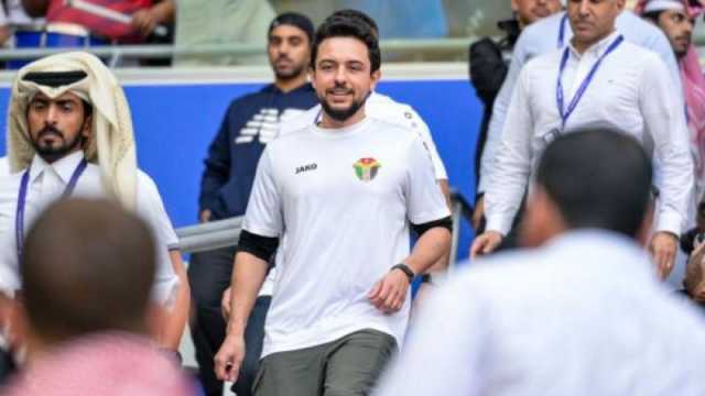 شاهد ولي العهد الأردني وهو يحتفل مع الجماهير في شوارع عمان