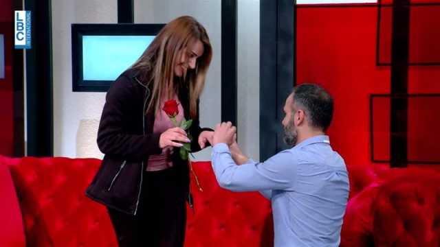 مالك مكتبي يزوج سيدة متزوجة من عشيقها على الهواء مباشرة