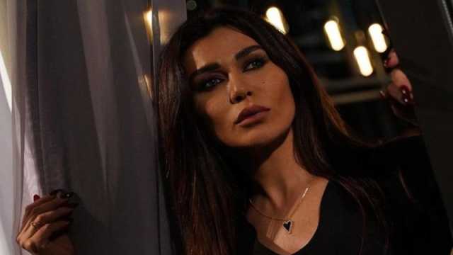 نادين الراسي بإطلالة جريئة في احدث جلسة تصوير.. عرضتها للهجوم