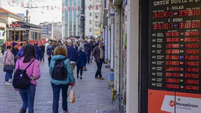 البنك المركزي التركي يرفع أسعار الفائدة إلى 50 بالمئة