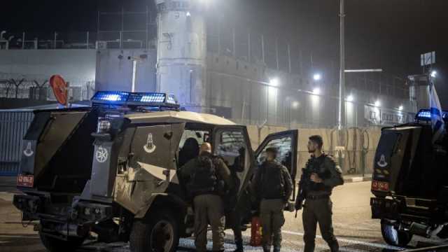 إسرائيل تستعد لموجة عمليات في رمضان.. نتنياهو يأمر بتجهيز سجون جديدة