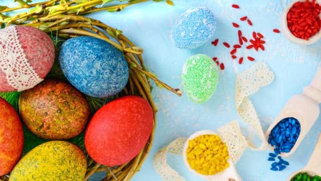 أسهل طريقة لعمل بيض عيد الفصح المصبوغ بالأرز الملون