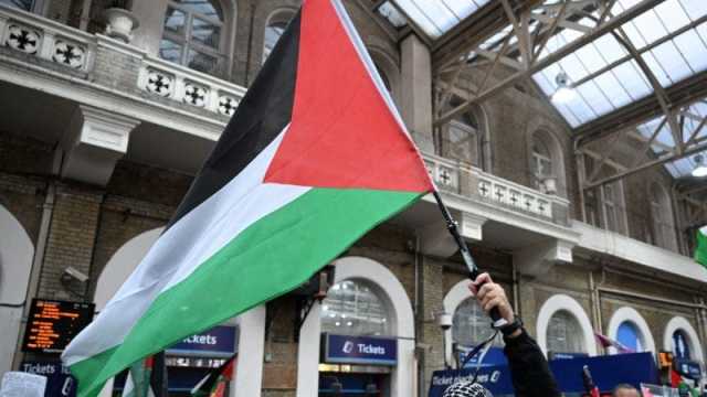 بالفيديو: شرطة نيويورك تعتدي على متظاهرين داعمين لغزة