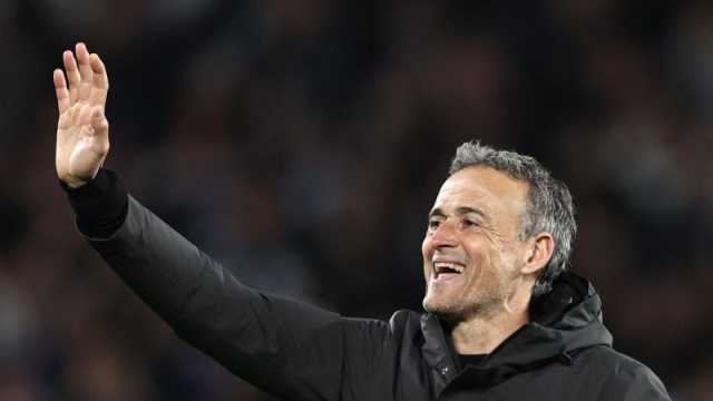 سبورت: إنريكي يحدد موقفه من تدريب برشلونة
