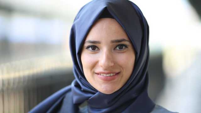 ما حكمُ استعمالِ المرأةِ لحبوبِ منعِ الدورةِ لأجلِ أن تصومَ شهرَ رمضان؟