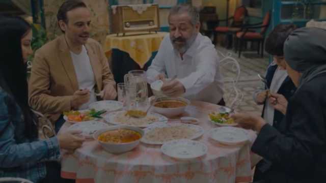مسلسل أغمض عينيك يغرد خارج السرب.. قصة اجتماعية مليئة بـ الدفء