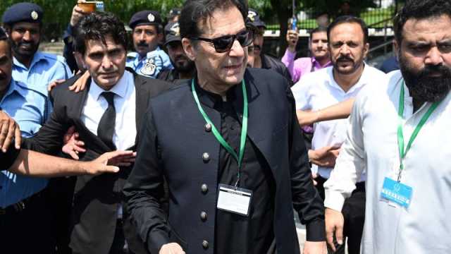 الحكم عليه بالسجن 3 سنوات.. القبض على عمران خان