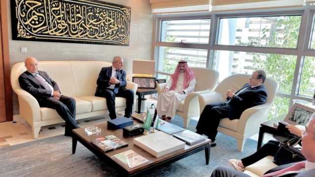 السفير السديري يستقبل وفدا برئاسة امين سر منظمة التحرير الفلسطينية