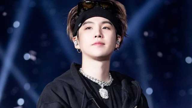 عضو فرقة BTS شوقا يودّع جمهوره.. فيديو مؤثر