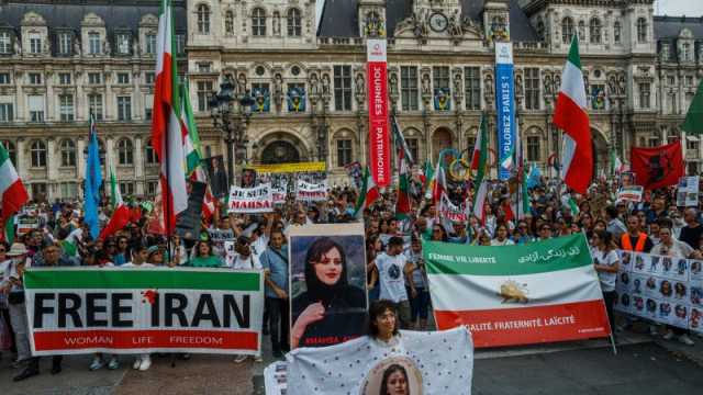 ايران: مقتل رجل امن واحباط تفجير انتحاري في ذكرى مهسا اميني