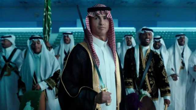 لست وحدك يا ميسي .. رونالدو بـالبشت في احتفالات اليوم الوطني السعودي