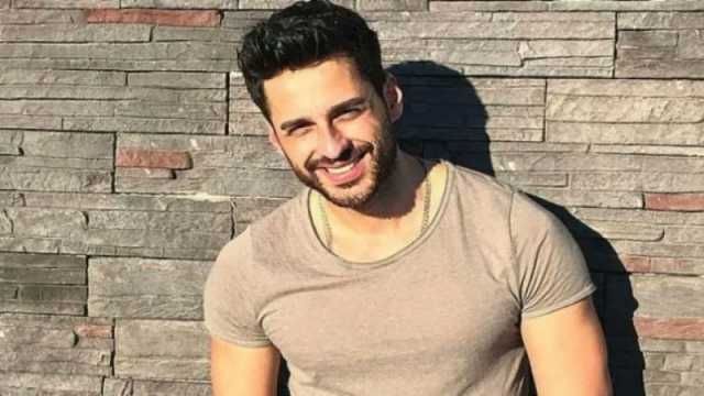 النجم التركي اكين مارت دايماز .. فلسطين حرة