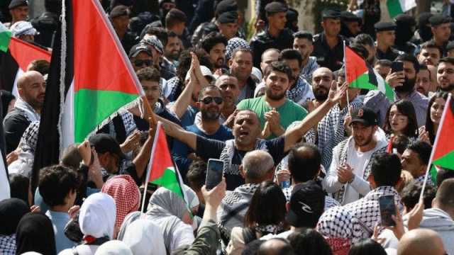 تظاهرات غاضبة وحداد في دول عربية بعد مجزر المستشفى بغزة