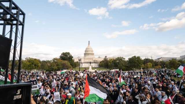 اميركا الشريكة في حرب الابادة ترسل مساعدات انسانية الى غزة
