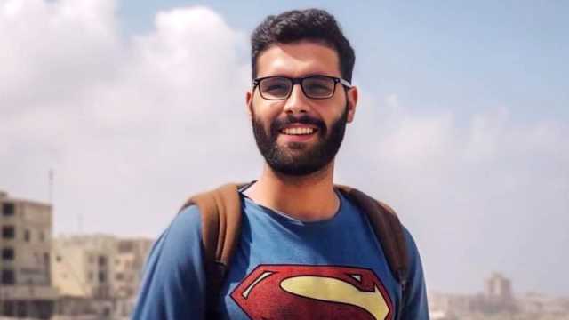 مجلة GQ تكرم الصحفي الفلسطيني معتز عزايزة كرجل العام