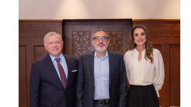 الملكة رانيا تتألق بقميص من فيكتوريا بيكهام وما هو الحذاء الذي رافق إطلالاتها مؤخرا