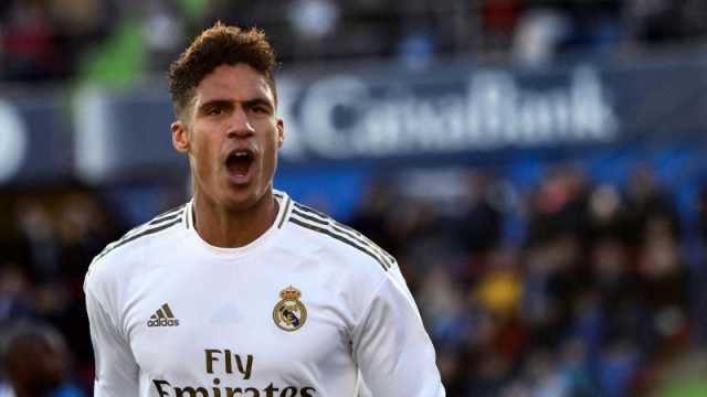 ريال مدريد يفكر بالتعاقد مجددًا مع رافاييل فاران