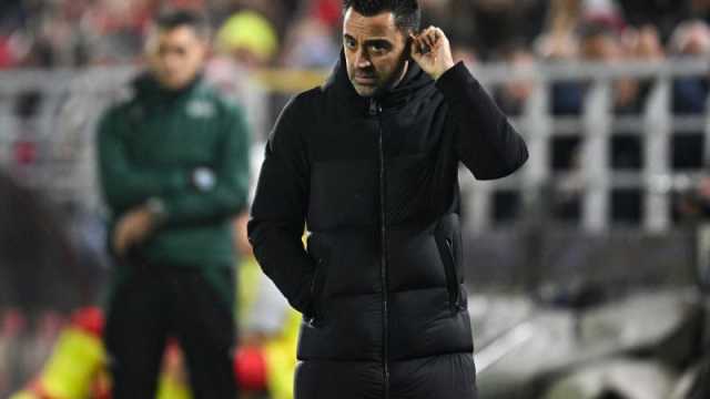 تدهور مستوى برشلونة يدفع لابورتا لاتخاذ قرار صارم بحق تشافي