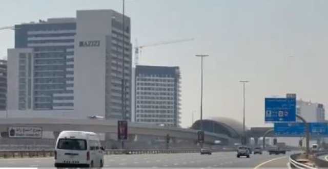 فيديو | «طرق دبي» تعيد فتح شارع الشيخ زايد عند التقاطع 10 في الاتجاهين