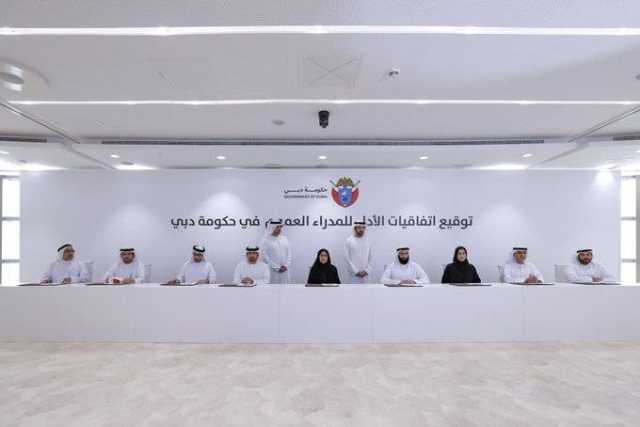 حمدان بن محمد يعلن وضع مؤشرات أداء محددة لتعزيز الأداء المؤسسي وتطوير بيئة العمل