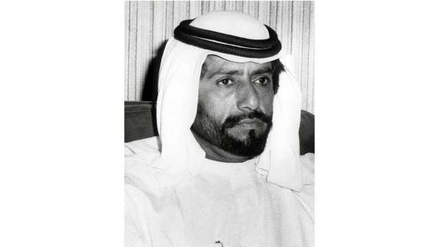 رئيس الدولة وحاكم رأس الخيمة والشيوخ يؤدون صلاة الجنازة على جثمان طحنون بن محمد