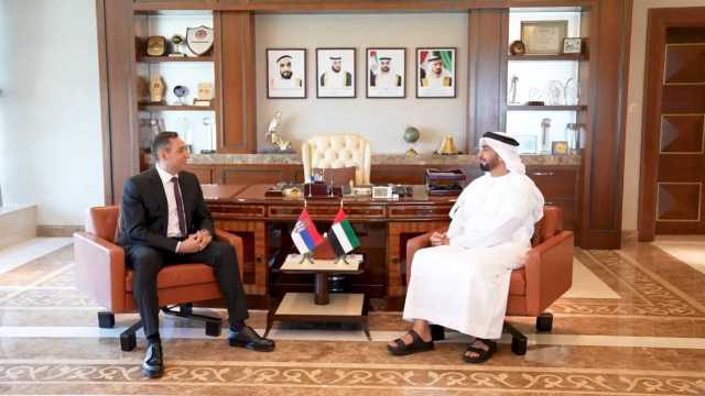 سيف بن زايد يبحث تعزيز العلاقات مع نائب الرئيس الصربي للأمن الوطني
