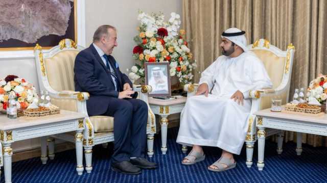 محمد بن حمد يلتقي الفنان محمد النوري