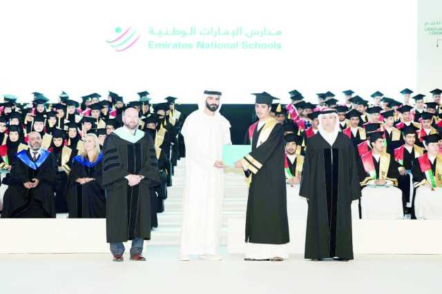 وزير الثقافة يكرّم 233 خريجاً وخريجة بمدارس الإمارات الوطنية