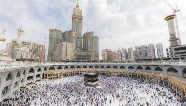 حجاج الإمارات يؤدون طواف الوداع ورحلات العودة تبدأ اليوم