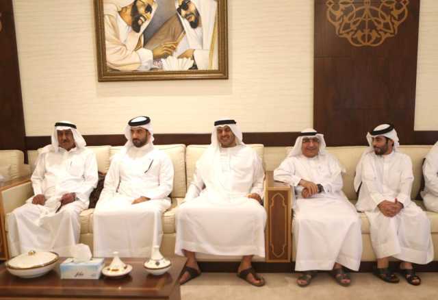 سلطان بن أحمد يعزّي بوفاة الشيخة ناعمة بنت خالد