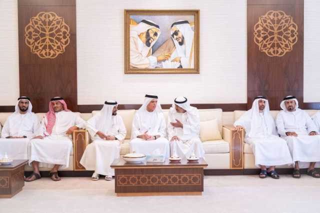 سعود بن صقر يعزّي في وفاة ناعمة بنت خالد القاسمي