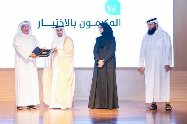 الشارقة للعمل التطوعي تمنح حمدة تريم جائزة الشخصية الاستثنائية