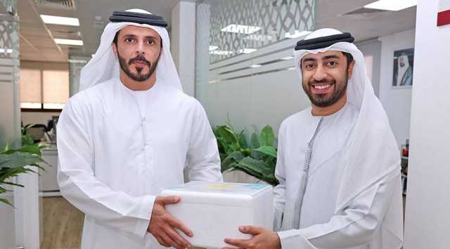 توزيع المثلجات على موظفي «أشغال الشارقة»