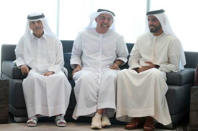 راشد بن حميد يعزي بوفاة زمزم صالح مصبح