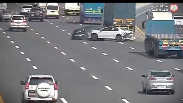 بالفيديو.. شرطة أبوظبي تحذر من الانحراف المفاجئ وعدم الإلتزام بخط السير
